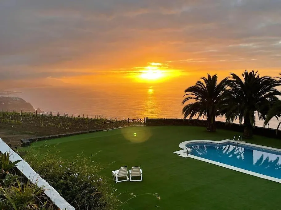 Villa En El Campo Con Piscina Privada Y Sunsets! contacts
